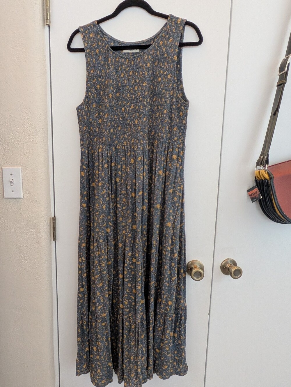 Sleeveles Blue Floral Maxi Dress Natural Life M 60/40 Rayon / Cotton Smocked